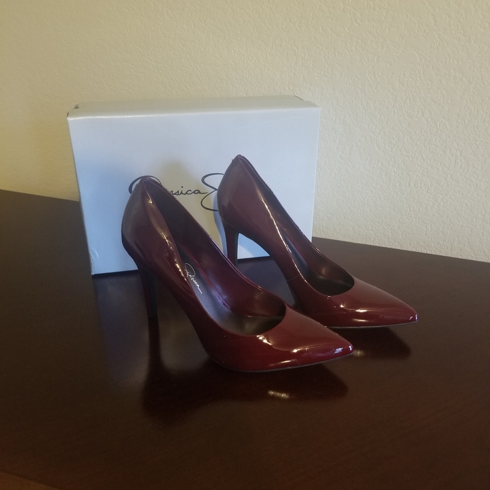 Jessica Simpson leather pumps